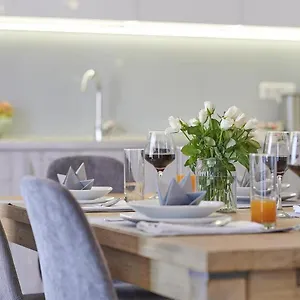 Laurus Apartment