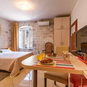 Appartement Dora -free Parking, Trogir
